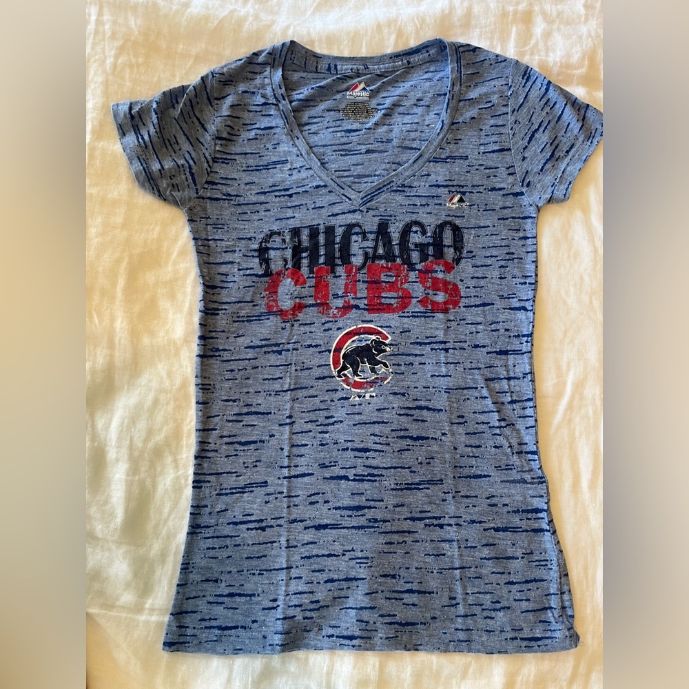 Cubs V-Neck Fitted T-shirt